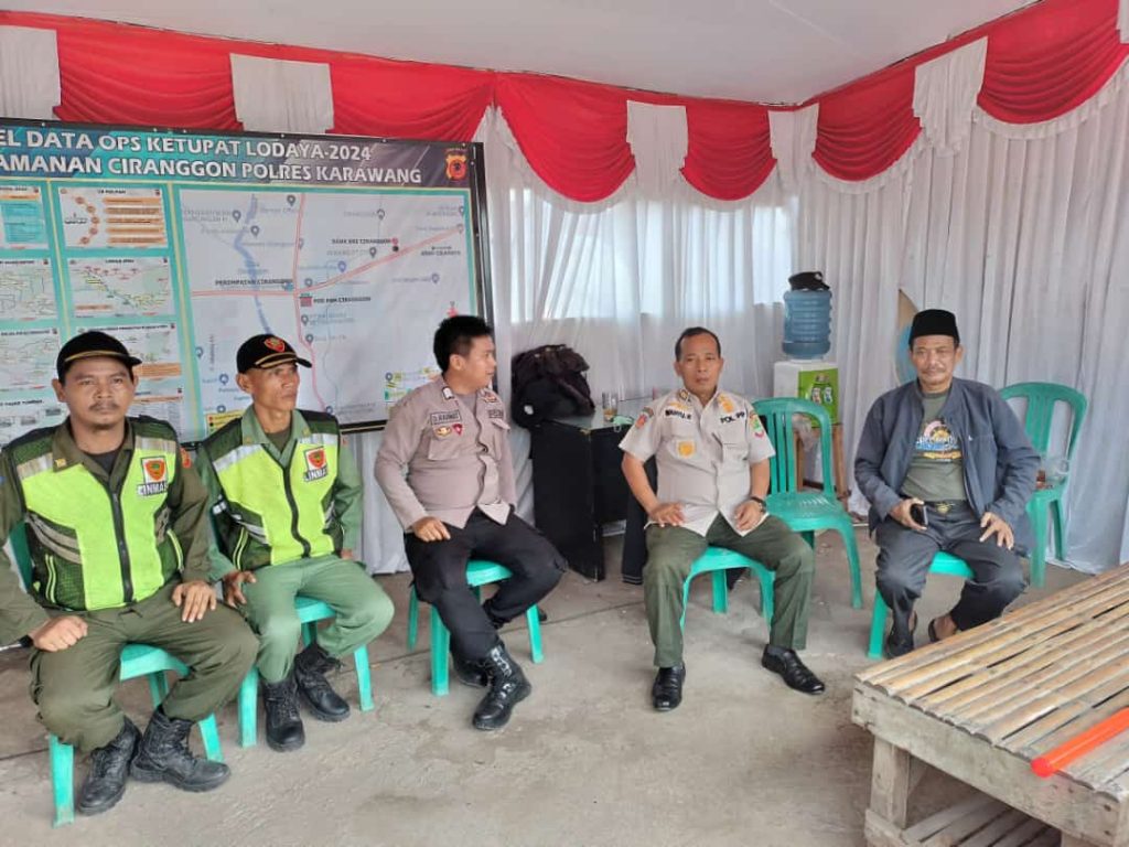 Kasi Trantib Kecamatan Majalaya Bersama Kapolsek Majalaya Pantau Arus Mudik